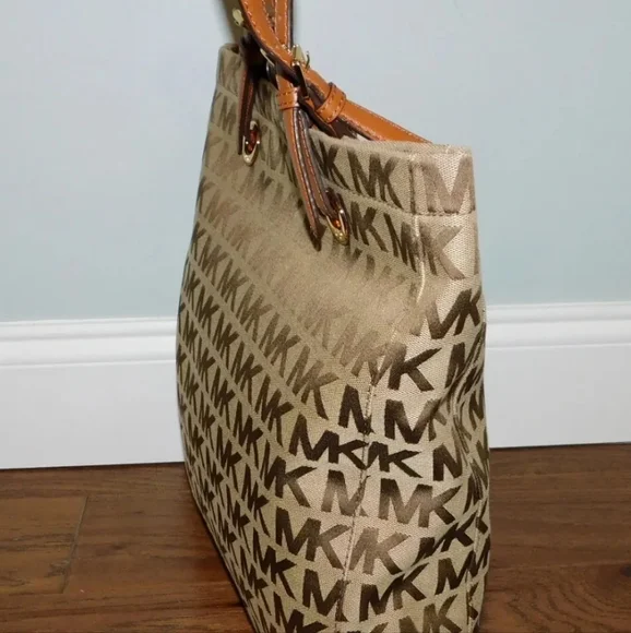 NWT Michael Kors Tote - Picture 3 of 5